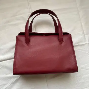 버건디 박스형 핸드백