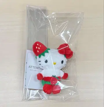 로리즈팜 LOWRYS FARM 딸기신문 헬로키티 이치고맨