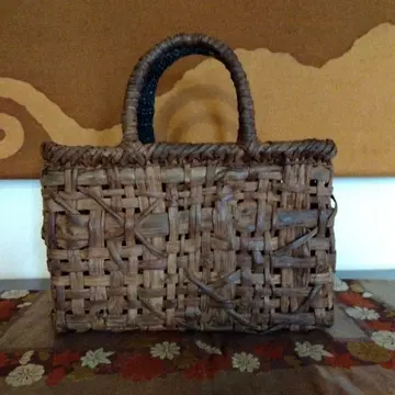 일본산 야생 포도 바구니, 야성적인 분위기