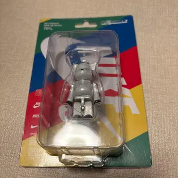 NIKE SB BE@RBRICK 70% white