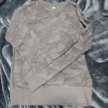 유니클로 카모 패턴 맨투맨 트레이닝복 S