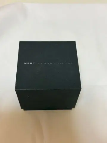 MARC BY MARC JACOBS 시계 마크바이마크제이콥스
