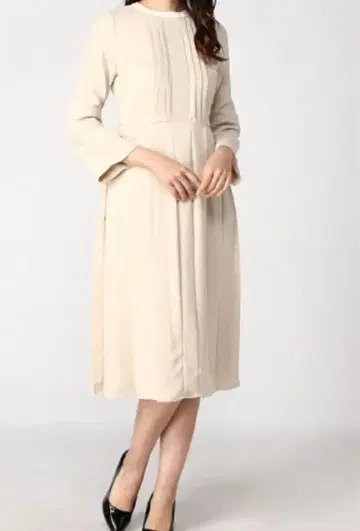 셀포드 백 플리츠 새틴 원피스 크림 베이지 38