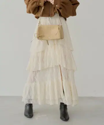 Chico 슬릿 티어드 레이스 스커트 라이트 베이지