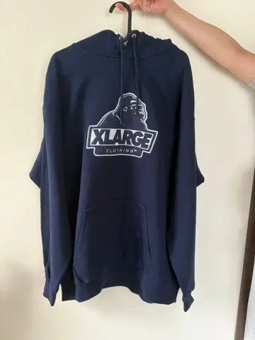 XLARGE 네이비 프론트 로고 후드티