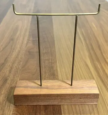 [중고품] 놋쇠와 월넛 안경 스탠드(놋쇠 굽힘 사양)