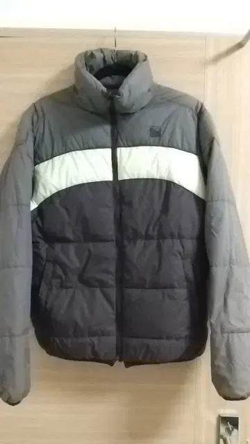 OFF SHORE 자켓 M 사이즈 카키, 크림슨 컬러 리버서블