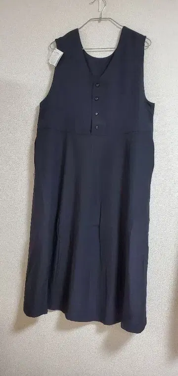 새상품 네이비 플리츠 슬리브리스 A라인 원피스 M사이즈