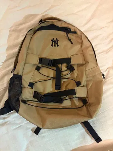 NY 로고 베이지 나일론 백팩