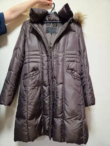 UNTITLE 퍼 트리밍 롱 다운 자켓 브라운