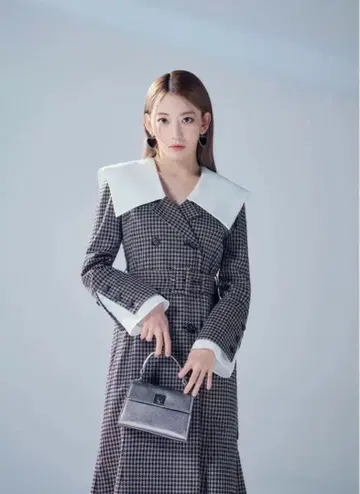 릴리 브라운 와이드 컬러 레이어드 커프스 원피스