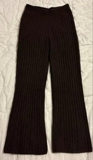 에트레토쿄 야크 니트 플레어 립 팬츠