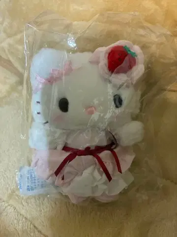 헬로키티 마스코트 백참 (딸기 휘핑 케이크) 마스코트