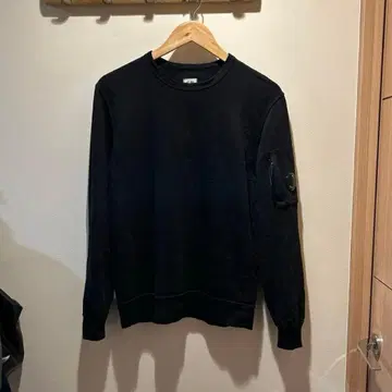 C.P. COMPANY 블랙 맨투맨