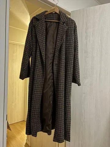 체크 무늬 더블 브레스트 롱 코트