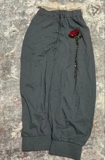 시몬 로샤 simonerocha 스웨트 팬츠 카네이션