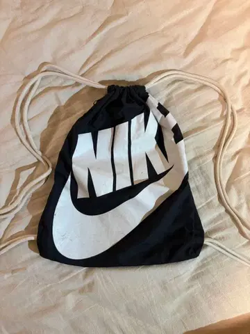 NIKE 냅색 블랙/화이트 로고