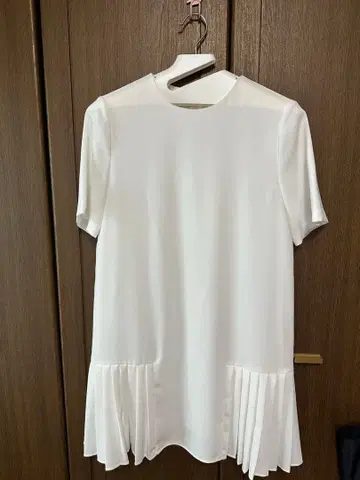 ZARA 화이트 플리츠 반팔 미니 원피스