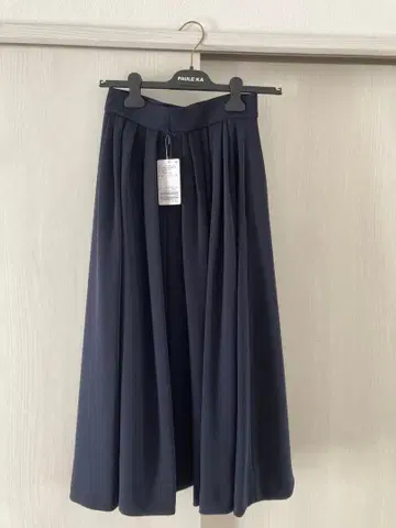 택 포함 새상품 노블 이지 새틴 블룸 턱 스커트 네이비 사이즈 36