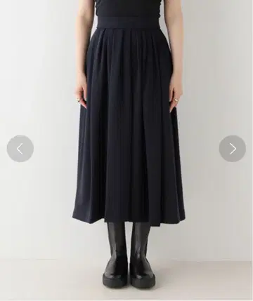 택 포함 새상품 노블 이지 새틴 블룸 턱 스커트 네이비 사이즈 36