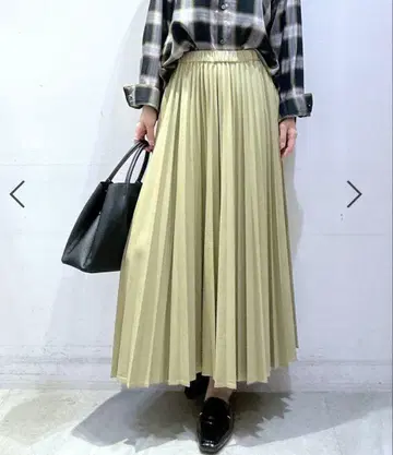 [ Elura 엘르 ] 가죽 라이트 플리츠 스커트 베이지