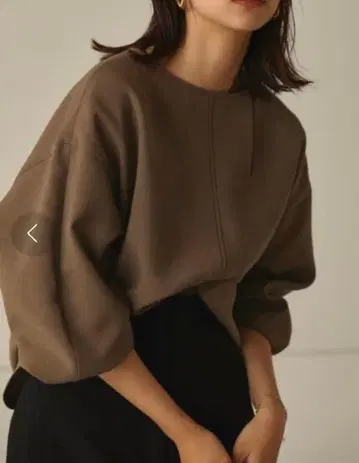 EMMEL REFINES 에멜리파인즈 블라우스 올리브