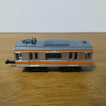 B 트레인 쇼티 in 캡슐, E233계, 중앙 쾌속선, 중간차