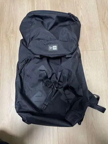 NEW ERA 블랙 럭색/백팩