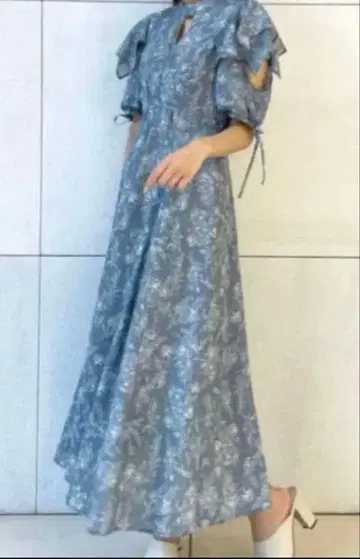 lillian carat 토와 드 주이 스퀘어 슬리브 원피스