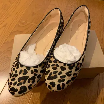 clarks 레오파드 무늬 플랫슈즈