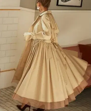 새상품급 에이미 이스트 월 백프릴 튤 트렌치코트 아우터