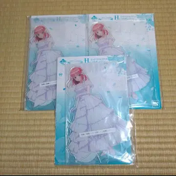 제일복권 5등분의 신부 H상 옷 갈아입기 빅 아크릴 스탠드 나카노 니노