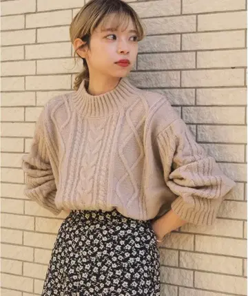 팁탑 촉촉 케이블 짜임 하이넥 풀오버 니트 베이지