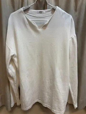 Otte V넥 긴팔 티셔츠 롱티 화이트 K-스타일