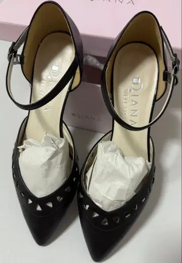 DIANA 다이애나 스트랩 펌프스 세퍼레이트 스틸레토 23