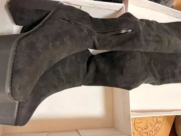 블랙 스웨이드 롱 부츠 하이힐