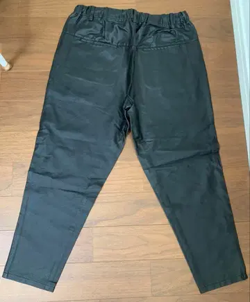 TMDL 인조 가죽 테이퍼드 이지 팬츠