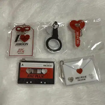 TREASURE LOVE PULSE 캡슐 토이 지훈