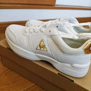 르 꼬끄 LA 세느 화이트/골드 23.5 미사용품