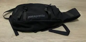 patagonia Atom 슬링 8L 숄더백 블랙