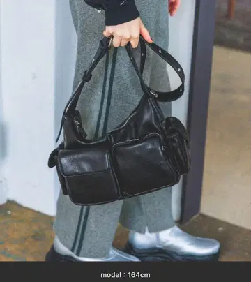 niko and 블랙 포켓 부착 숄더백