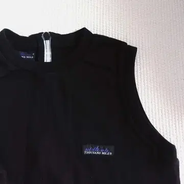 THOUSAND MILE (사우전드마일) 슬리브리스 원피스