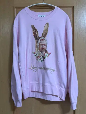 MILKBOY x 마다라닌겐 맨투맨 풀오버