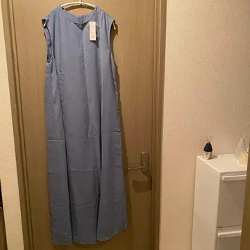 슬리브리스 롱 원피스 라이트 블루 미사용