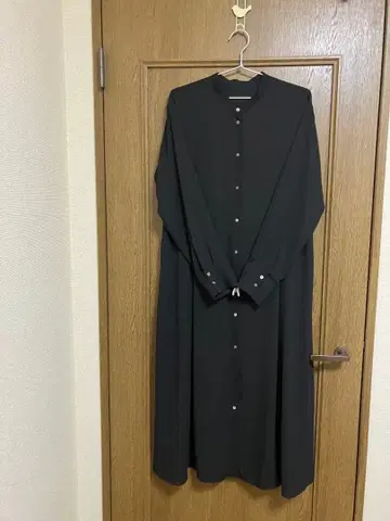 저널 스탠다드 백 플리츠 원피스 블랙