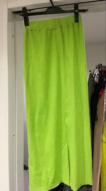 나르시스 타이트 스커트 라임