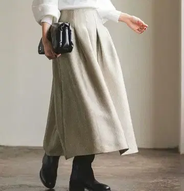 Noble 샤이니 턱 스커트