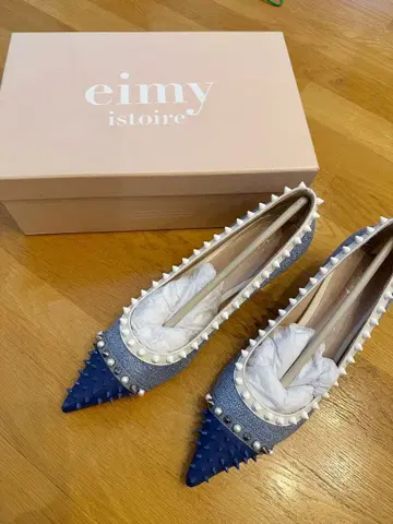 eimy istoire 스터드 펌프스