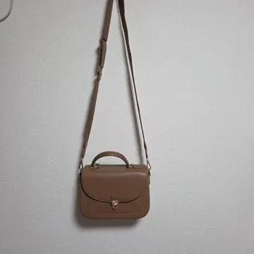 브라운 숄더백 합성 피혁
