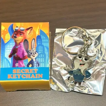 주토피아 SECRET KEYCHAIN 파우버트